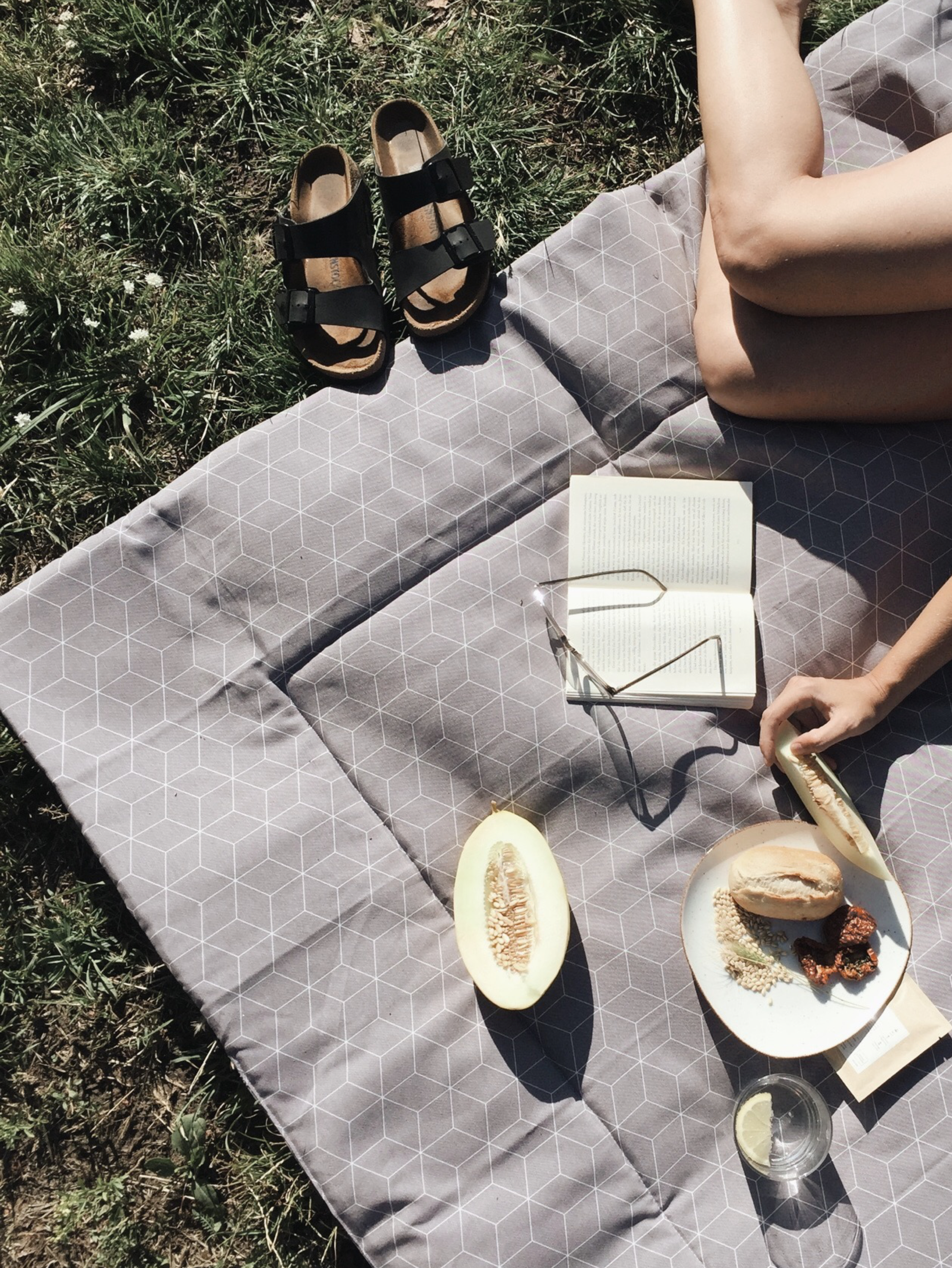 Picnic Blanket, Leaves